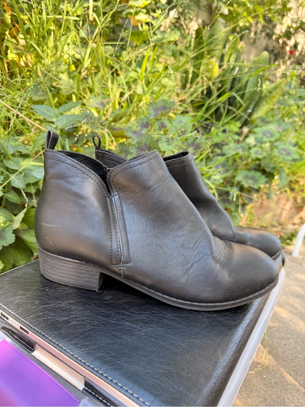 me too Black Leather Chelsea Ankle Booties
